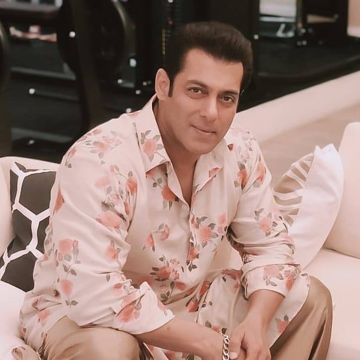 सलमान ने कहा कि, ‘हमने पापा से कहा कि देखो शेफ ने हमें मारा, तो उन्होंने पूछा क्यों मारा. फिर शेफ ने हमारा कारनामा बताया तो पिताजी ने भी मुझे खूब पीटा था...’