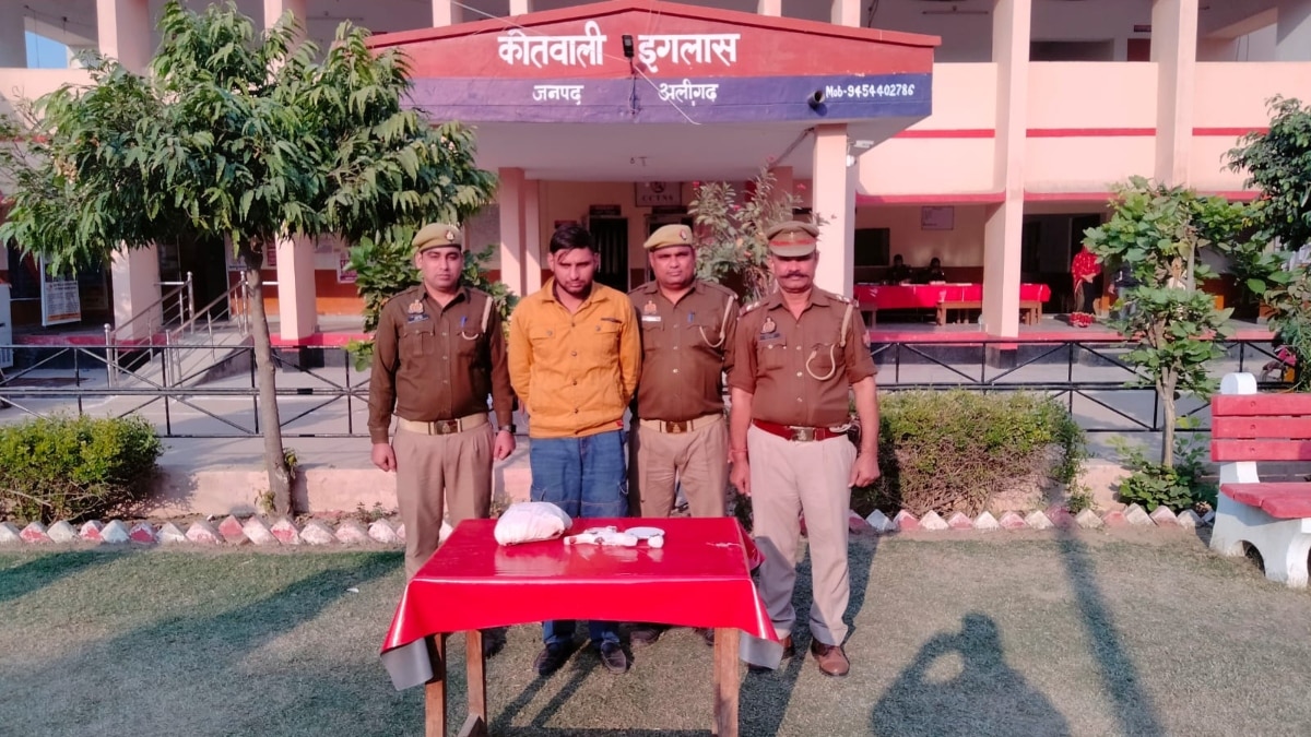 अलीगढ़ की इगलास पुलिस ने शातिर चोर किया गिरफ्तार, वारदात के बाद बदल देता था जिला