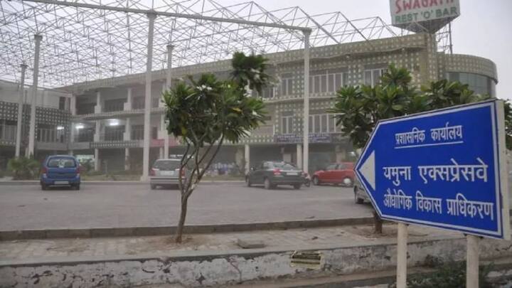 यमुना विकास प्राधिकरण और की ओर से मिली जानकारी के मुताबिक हल्के वाहनों के लिए 75 किलोमीटर प्रति घंटे की रफ्तार तय कर दी गई है. तो वहीं भारी वाहनों के लिए 60 किलोमीटर प्रति घंटा की रफ्तार तय कर दी गई है.