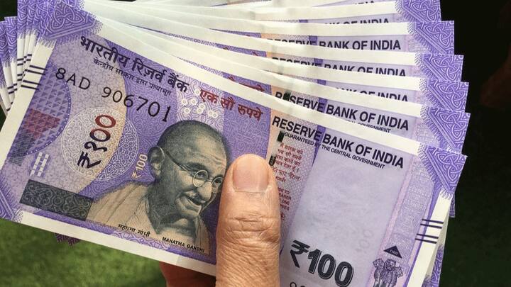 महाराष्ट्र सरकार की माझी लड़की बहिन योजना के तहत लाभार्थी महिलाओं को हर महीने 1500 रुपये दिए जाते हैं. महाराष्ट्र की लाखों महिलाओं को इस योजना में लाभ मिल रहा है. योजना में अब कुल 5 किस्तें भेजी जा चुकी हैं.