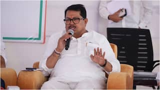 congress Vijay Wadettiwar pn the swearing in ceremony of maharashtra  cabinet ministers | 'ढाई साल के लिए क्यों सिर्फ एक साल के लिए मंत्री रखो',  विजय वडेट्टीवार का महायुति पर तंज