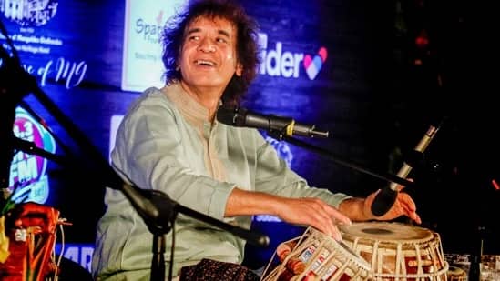 Zakir Hussain Net Worth: વિશ્વ પ્રસિદ્ધ તબલાવાદક અને પદ્મ વિભૂષણ ઉસ્તાદ ઝાકિર હુસૈન દુનિયાને અલવિદા કરી દીધું. વાત કરીએ તેની જીવની વિશે