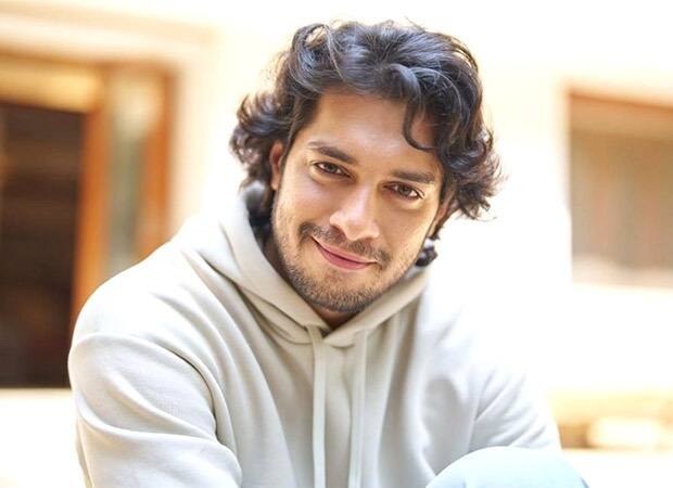 आमिर खान के बेटे जुनैद खान ने भी इसी साल डेब्यू किया है. उनकी महाराजा नेटफ्लिक्स पर रिलीज हुई है. इसमें जुनैद ने बहुत ही शानदार एक्टिंग की है. अब वो जल्द ही खुशी कपूर के साथ एक फिल्म में नजर आने वाले हैं.