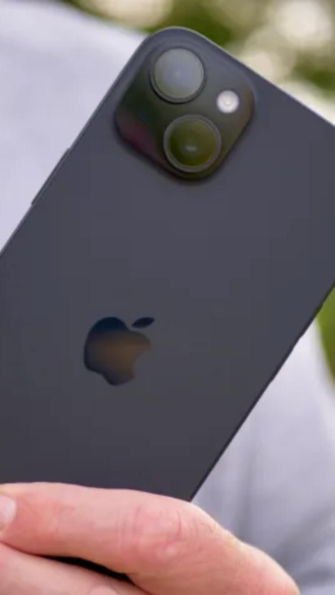 सेल में  iPhone 15 इस वक्त बिना किसी ऑफर के 60,999 रुपये में मिल रहा है, जबकि डिवाइस का एक्चुअल प्राइस 69,900 रुपये है