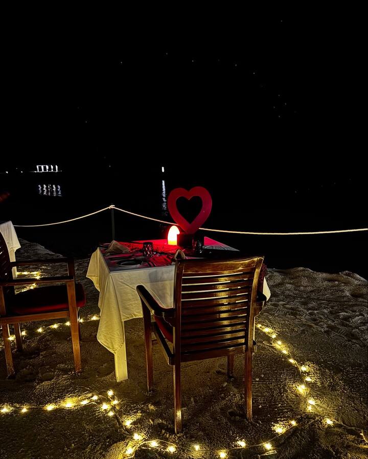 The couple also had a beachside romantic candle light date night.