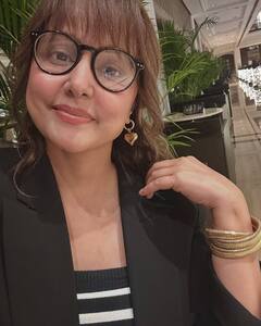 कभी ली मिरर सेल्फी...तो कभी खाया फेवरेट फूड, अस्पताल से लौटने के बाद हिना खान ने जमकर की मस्ती, देखें तस्वीरें