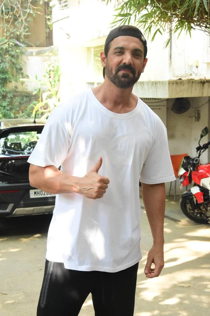 These pictures of John are becoming very viral on social media and fans are praising the look of the actor.