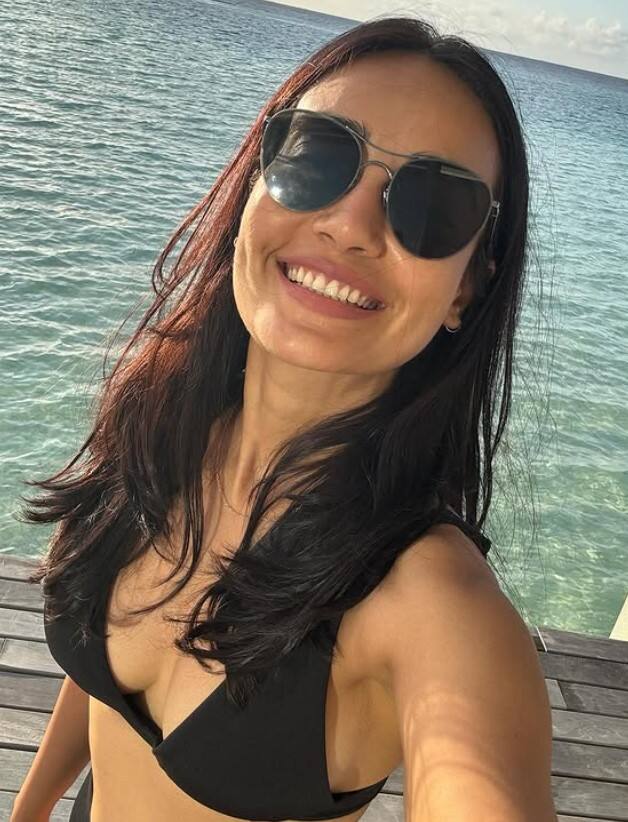 इस शादी में उनके कुछ करीबी दोस्त मौजूद थे. इससे पहले सुरभि ने अपनी शादी का एक वीडियो शेयर किया था.