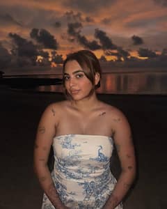 हनीमून पर मालदीव पहुंचीं आलिया कश्यप ने बिकिनी में ढाया कहर, पति शेन का हाथ थाम बीच पर की वॉक, देखें तस्वीरें