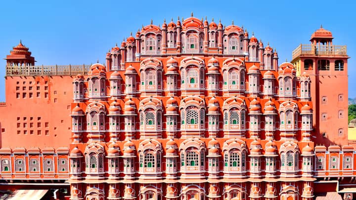 Beyond Ordinary: While the Pink City Jaipur is known for gorgeous havelis and palaces that can host grand weddings, Udaipur, the Lake City offers luxury beyond imagination and Jodhpur gives a peak into the vibrant Rajasthan culture on a grand scale. An expert wedding consultant has insider knowledge of hidden gems at these locations and offers the clients an experience that is beyond ordinary. In sync with the values, personality and aesthetics of the couple, these cities reflect Indian culture and make the wedding a unique experience.  (Image source: Canva)