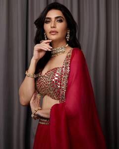 Karishma Tanna :वर्षानुवर्षे आहे टीव्ही मालिकांपासून दूर, तरीही असते चर्चेत; पाहा करिश्मा तन्नाचे नवे फोटो!