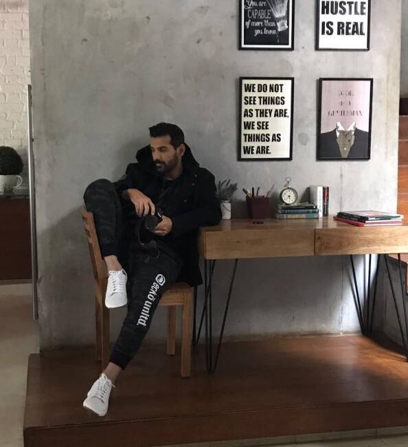 अभिनेता ने ये भी कहा था कि वह उन एक्टर्स को कभी नहीं समझ पाएंगे जो दावा करते हैं कि वे तंबाकू नहीं बल्कि 'इलायची' बेच रहे हैं. जॉन ने कहा ता, 