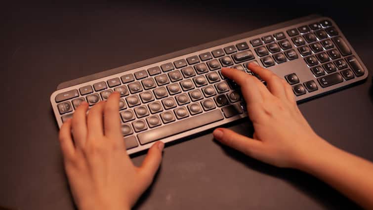 Keyboard Under 1000: गेमिंग से लेकर ऑफिस के काम तक, ये सस्ते कीबोर्ड हैं शानदार ऑप्शन