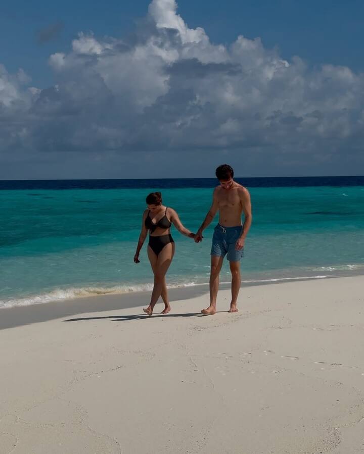 One of the shots captures Aaliyah and Shane holding hands and walking along the beach.