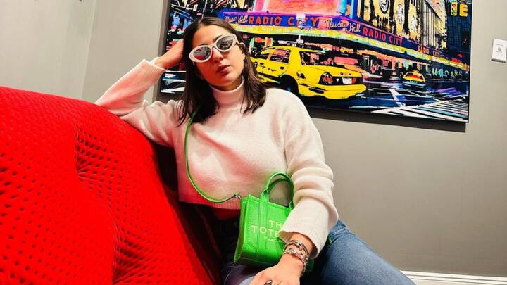 Sara Ali Khan takes this winter-themed fashion even upbeat by taking on a white sweater from her closet and pairing it with blue denim. This classic pairing is modernised with a new freshness and chicness but bold and comfortable. (Image source: Instagram/ saraalikhan95)
