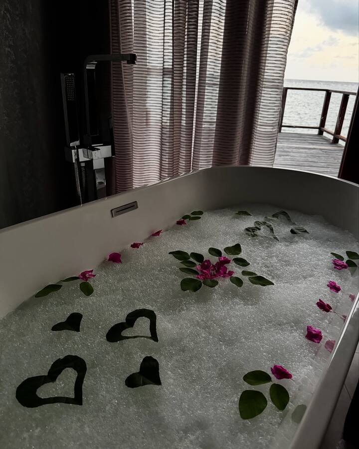 The images also featured Anurag's ex-wife and Aaliyah's mother, film editor Aarti Bajaj. (All images: Instagram/@aaliyahkashyap)