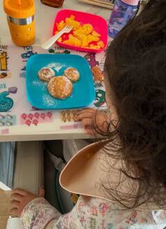 Pics: ક્રિસમસ પહેલાની પાર્ટીમાં પતિ સાથે રોમાન્ટિક થઇ પ્રિયંકા ચોપડા, દીકરી માલતીની પણ જોવા મળી ઝલક