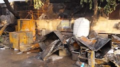 दिल्ली के 2 मंजिला फैक्ट्री में भयंकर आग, 8 घंटे की कड़ी मशक्कत के बाद पाया काबू, देखें तस्वीरें