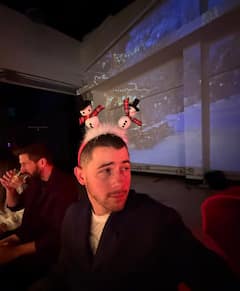 क्रिसमस से पहले प्रियंका चोपड़ा ने की पार्टी, पति निक संग हुईं रोमांटिक, बेटी मालती की भी दिखाई झलक