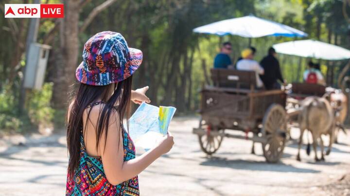 गोवा में देर रात तक चलने वाले उत्सव, सस्ती शराब, समुद्र तट पर होने वाली शानदार आतिशबाजी, लाइव संगीत और मिलनसार स्थानीय लोग इसे नए साल की पूर्व संध्या के जश्न के लिए एक बेहतरीन जगह बनाते हैं. यह निस्संदेह क्रिसमस और नए साल की पूर्व संध्या मनाने के लिए भारत में सबसे बेहतरीन जगहों में से एक है.