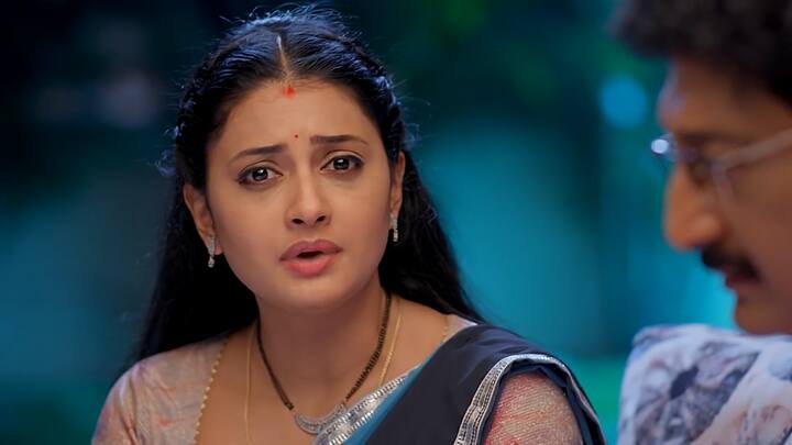 మీ ఇద్దరి మధ్యా ఏదో జరుగుతోంది..అదేంటని అడగను..చెప్పేవిషయమే అయితే చెప్పేదానివే. కానీ కొమ్ములతో కొండని ఢీ కొట్టడం జరిగేపనికాదమ్మా అంటాడు. కొన్ని విషయాల్లో లాభనష్టాలు బేరీజు వేసుకోతుండా వెళ్లాలి నాన్నా అంటుంది.