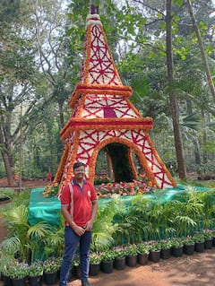 फुलांपासून आयफेल टॉवर! फुलं, धान्यांपासून साकारल्या विविध प्रतिकृती