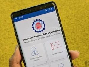 જો તમારું UAN રજિસ્ટર્ડ મોબાઇલ નંબર સાથે લિંક હોય છે તો તમે 7738299899 પર SMS મોકલી શકો છો. EPFOHO UAN ENG . પછી તમને તમારી નવીનતમ EPF બેલેન્સ માહિતી ધરાવતો SMS પ્રાપ્ત થશે. જો તમારો UAN રજિસ્ટર્ડ મોબાઈલ નંબર સાથે લિંક થયેલો હોય તો તમે ખાલી 011-22901406 પર મિસ્ડ કોલ આપી શકો છો. કૉલ આપમેળે ડિસ્કનેક્ટ થઈ જશે અને તમને ટૂંક સમયમાં તમારી EPF માહિતી ધરાવતો SMS પ્રાપ્ત થશે.