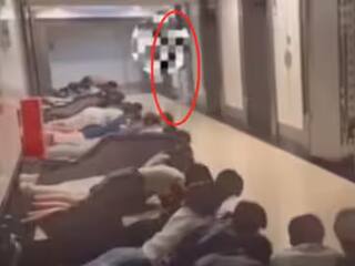 'चाहे हम जिएं या मरें, हम अपने...' बॉस के सामने जमीन पर लेट मेल और फीमेल एंप्लॉय का हैरान करने वाला वीडियो