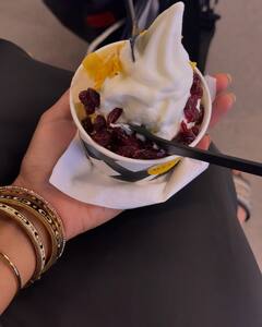 Eesha Rebba: శీతాకాలంలో పకోడీ ఎవరైనా తింటారు - ఈషా రెబ్బా అయితే ఐస్ క్రీం తింటుందబ్బా