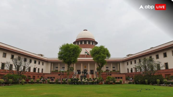 सुप्रीम कोर्ट में सेवा देने वाले 196 रिटायर्ड और 28 वर्तमान न्यायधीशों और मुख्य न्यायधीशों में से 7.5 प्रतिशत मुस्लिम रहे हैं.