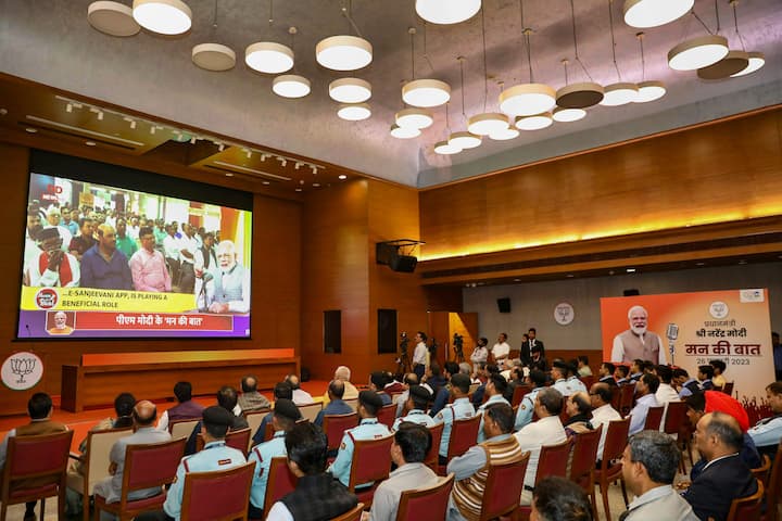दरअसल मोदी सरकार आने के एक साल बाद यानी 2015 में आम आदमी पार्टी के राजस्थान मीडिया कोऑर्डिनेटर मु्ल्क राज आनंद ने एक आरटीआई लगाकर ये जानकारी सरकार से मांगी थी.