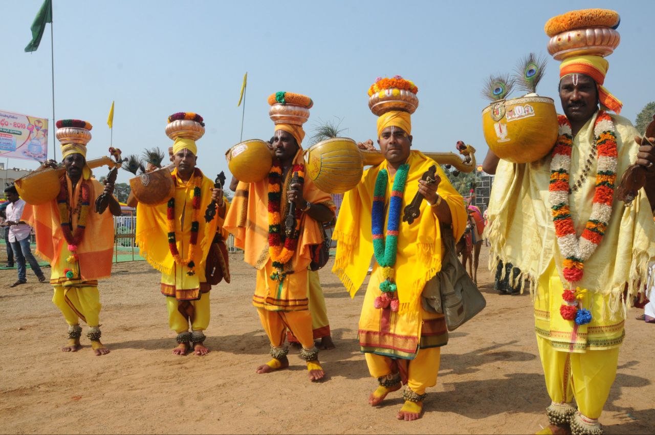 Sankranti 2024: పెద్ద పండగకు మోగిన నెలగంట- పల్లెల్లో సందడి చేస్తున్న హరిదాసులు, బుడజంగాలు