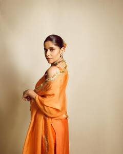 PHOTO: मराठी अभिनेत्री सई ताम्हणकर नेहमी हटके आणि बोल्ड लुकने चर्चेत; पाहा फोटो!