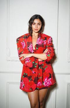 Christmas 2024: आलिया भट्ट से कैटरीना कैफ तक, इन एक्ट्रेसेस के रेड आउटफिट से करें इस क्रिसमस पर खुद को स्टाइल