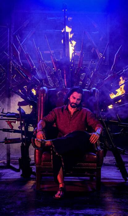 123 तेलुगु की एक रिपोर्ट के मुताबिक वरुण धवन ने बेबी जॉन में अपने किरदार के लिए मोटी फीस वसूली है. रिपोर्ट के मुताबिक वरुण को फिल्म से 25 करोड़ रुपये बतौर फीस कमाए हैं.