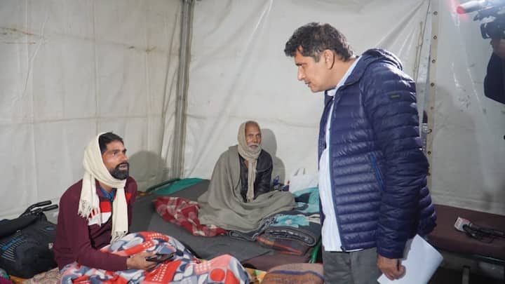 सौरभ भारद्वाज ने अफसरों से कहा कि गरीबों का कल्याण आप सरकार की प्राथमिकता में शामिल है. इसलिए किसी भी स्तर पर कोताही स्वीकार्य नहीं होगा.