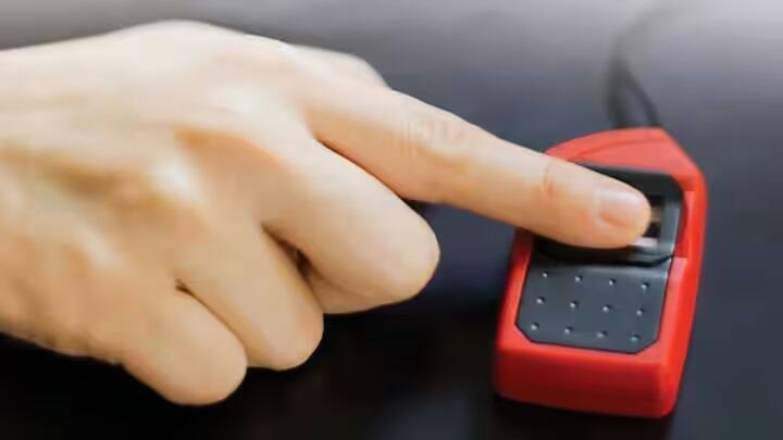 એટલે કે, જો આપણે તે મુજબ જોઈએ તો ફેબ્રુઆરી 2025 માં કરોડો ખેડૂતોને યોજના સંબંધિત 19મો હપ્તો જાહેર કરવામાં આવી શકે છે, પરંતુ આ વખતે કેટલાક ખેડૂતોના આ હપ્તા અટકી શકે છે, વાસ્તવમાં, સરકારે ખેડૂતોને પહેલેથી જ માહિતી આપી હતી કે યોજના હેઠળ ઇ-કેવાયસી કરાવવું જરૂરી છે.