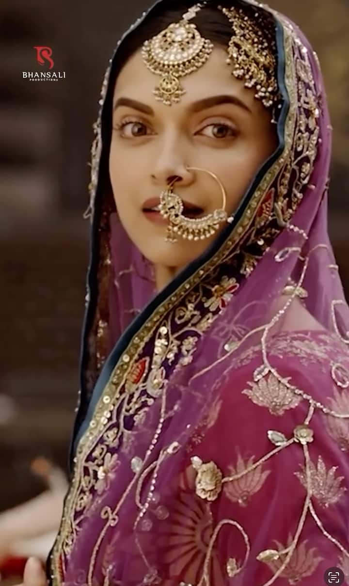 At the 63rd National Film Awards, the film won 7 awards, including Best Director, Best Supporting Actress, Best Cinematography, and Best Art Direction. The film received unanimous praise from both audiences and critics alike.