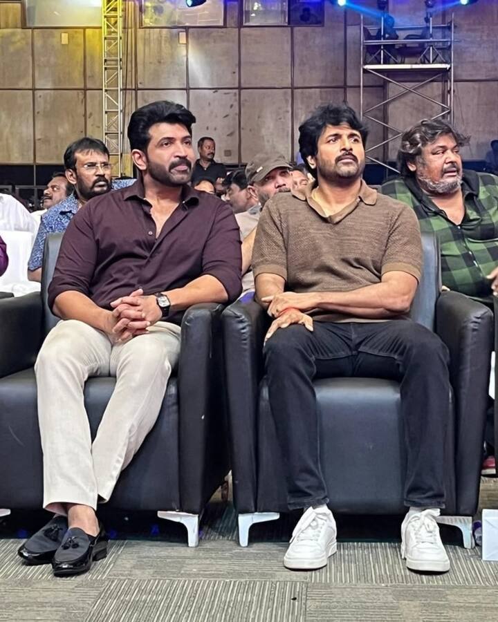 பாலாவின் படங்களில் நடிப்பது மிகவும் கடினம் என பல நடிகர்கள் சொல்வார்கள். தான் எதிர்பார்க்கும் நடிப்பு நடிகர்களிடம் இருந்து கிடைக்கவில்லை என்றால் மனுஷன் இரண்டு வாரம் ஆனாலும், அதே காட்சியை பல ரீ-டேக் எடுத்து ஒருவழி செய்து விடுவார்.