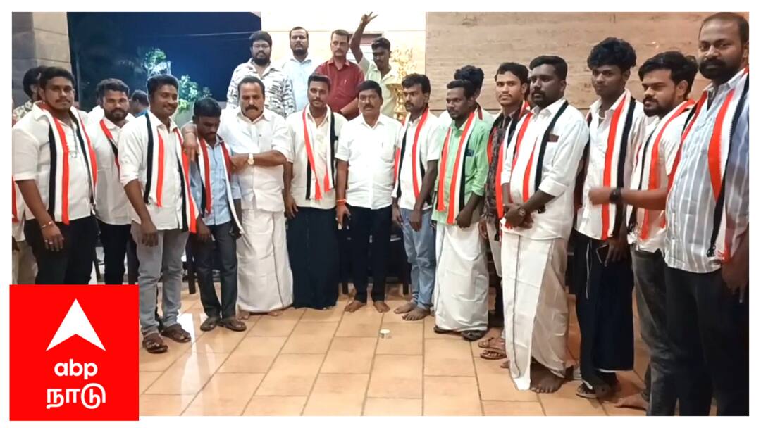 மயிலாடுதுறை மாவட்டத்திலும் காலியாகும் நாம் தமிழர் கட்சியின் கூடாரம் - அதிமுகவில் இணைந்த நாதகவினர்...! Naam Tamilar Party office-bearers of Mayiladuthurai District Sirkazhi Assembly Constituency left the cage and joined AIADMK மயிலாடுதுறை மாவட்டத்திலும் காலியாகும் நாம் தமிழர் கட்சியின் கூடாரம் - அதிமுகவில் இணைந்த நாதகவினர்...!