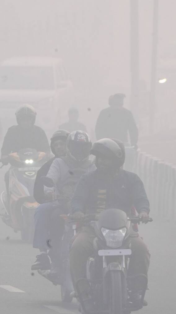 दिल्ली में ठंड, कोहरा और प्रदूषण का तिहरा मार, येलो अलर्ट जारी