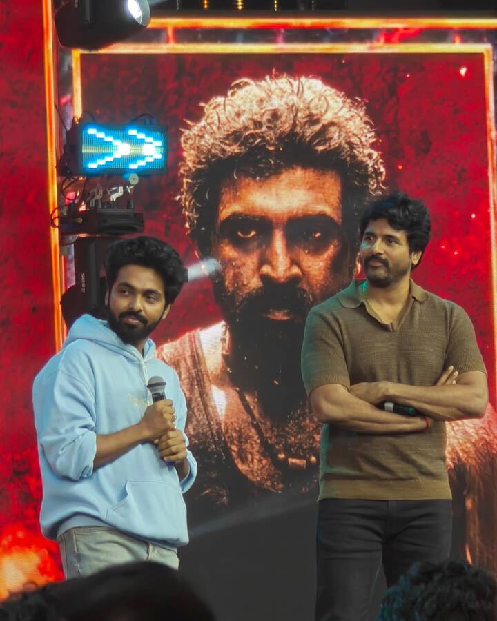 நந்தா படத்தை தொடர்ந்து, மீண்டும் பிதாமகன் படத்தில் சூர்யாவுக்கு வாய்ப்பு கொடுத்த பாலா, அவரை ஒரு படு லோக்கலான ஆளாக காட்டி, சூர்யாவால் இப்படிப்பட்ட சில வேடங்களில் கூட திறமையான நடிப்பை வெளிப்படுத்த முடியும் என, ரசிகர்களுக்கு காட்டினார்.