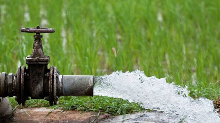 इसलिए अब बहुत से किसान सोलर एनर्जी या फिर इलेक्ट्रिसिटी से चलने वाले पंप का उसे इस्तेमाल करते हैं. और बहुत से राज्यों की सरकार है भी किसानों को इसके लिए प्रोत्साहित करती हैं. इसके इस्तेमाल से प्रदूषण भी नहीं होता और किसानों पर आर्थिक दबाव भी नहीं आता.