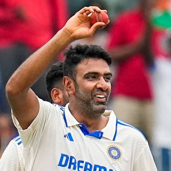 अश्विनच्या निवृत्तीमुळे भारतीय क्रिकेटमध्ये मोठी पोकळी निर्माण झाली असून, चाहत्यांसाठी ही एक धक्कादायक बातमी आहे.