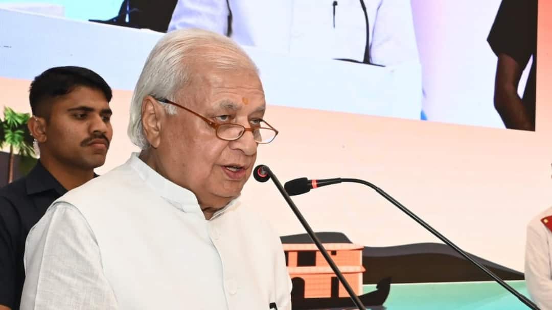 Kerala Four SFI Workers Arrested Over 100 Booked For Protest Against Governor Arif Khan Four SFI Workers Arrested, Over 100 Booked For Protest Against Kerala Governor