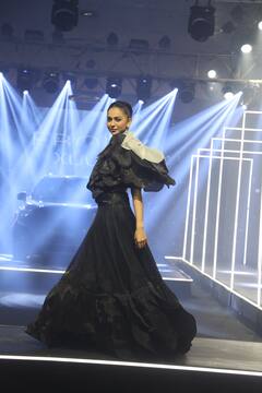 फैशन शो में रकुल प्रीत सिंह ने ब्लैक गाउन में गिराई बिजलियां, डायना पेंटी भी ब्लैक शॉर्ट ड्रेस में लगीं सुपर ग्लैम