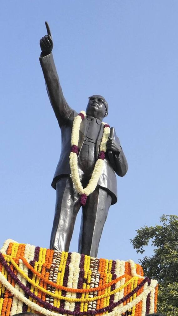 हिंदू धर्म छोड़कर क्यों बौद्ध बन गए थे अंबेडकर?