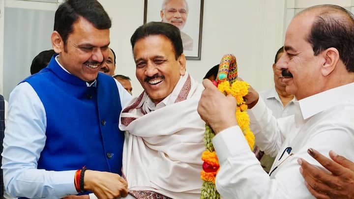 महाजन ने फडणवीस के मुख्यमंत्री के रूप में पिछले कार्यकाल के दौरान मंत्री के रूप में काम किया, साथ ही एमवीए सरकार में भी ग्रामीण विकास, जल संसाधन और चिकित्सा शिक्षा जैसे प्रमुख विभागों को संभाला. उनका राजनीतिक जीवन भाजपा की छात्र शाखा, अखिल भारतीय विद्यार्थी परिषद से शुरू हुआ था.