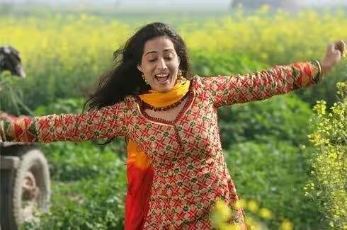 आर्मी सोडल्यानंतर माहीनं एका चित्रपट दिग्दर्शकाची भेट घेतली आणि तिला पहिला चित्रपट मिळाला. 2009 मध्ये तिनं अनुराग कश्यपच्या 'देव डी' चित्रपटातून बॉलिवूडमध्ये प्रवेश केला.