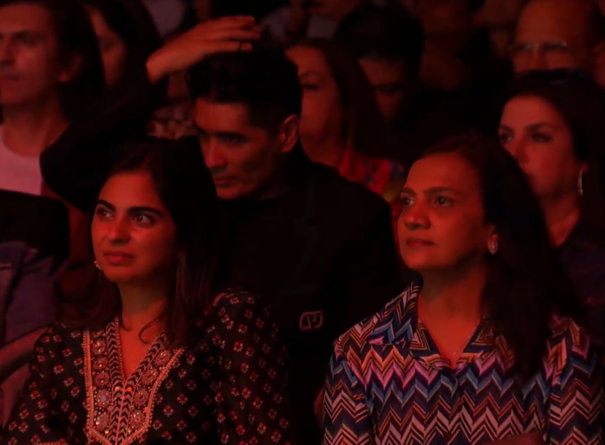 Ambani School Annual Function: Shahrukh-Suhana Khan seen enjoying children's performance, Kareena-Shahid Kapoor captured in one frame